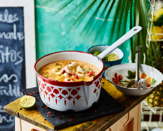 Brasilianische Fischsuppe mit Garnelen und Kokos - Moqueca de peixe