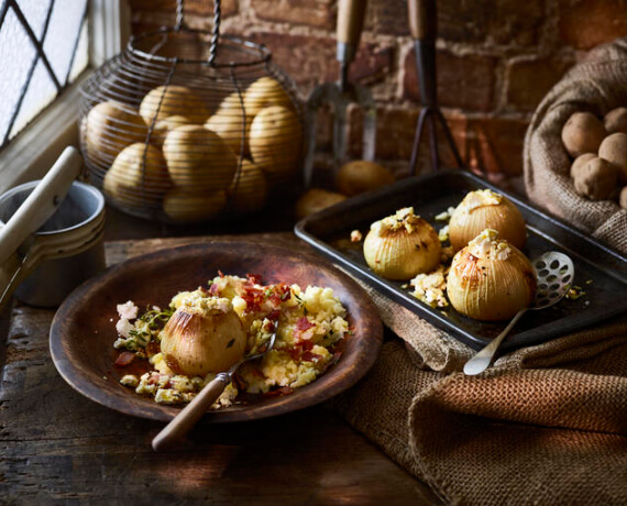 Kartoffelpüree mit Speck und gebackenen Zwiebeln