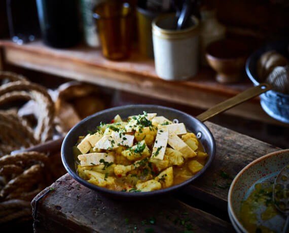 Veganes Kartoffel-Blumenkohl-Curry mit Tofu