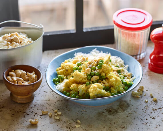 Blumenkohl-Gemüse in Currysahne mit Cashew-Reis