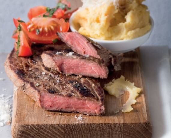 Roastbeef mit cremigem Kartoffelpüree und Tomatensalat