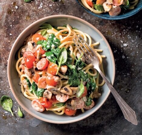 Pasta mit gebratenen Champignons, Honigtomaten und jungem Spinat