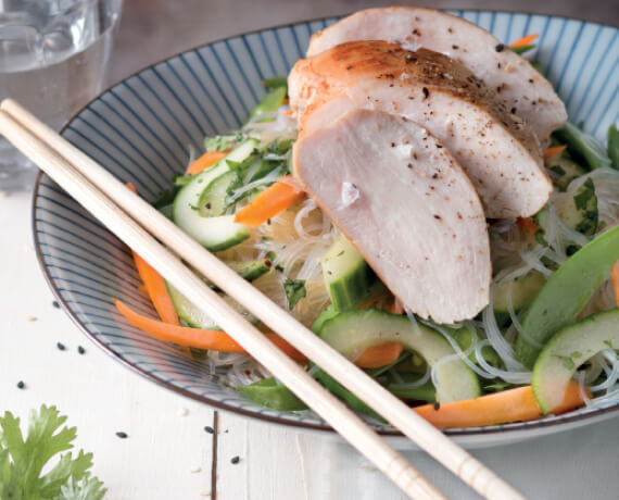 Hähnchen mit asiatischem Glasnudelsalat