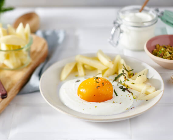 Spiegelei mit Pommes als Aprilscherz