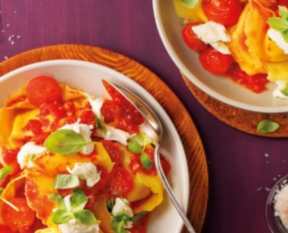 Tortellini mit Mozzarella und gebackenen Kirsch-Tomaten