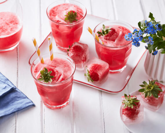 Erdbeer-Limonade mit Rhabarber