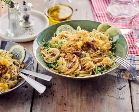 Spaghetti mit Sardellen und Zitrone