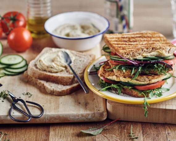 Grilled Sandwich mit Hummus