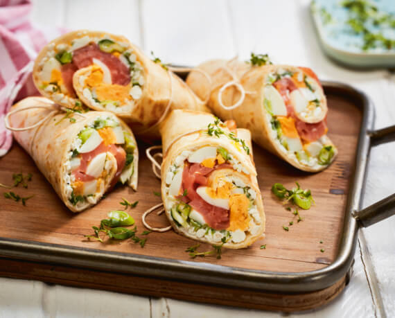 Wraps mit Lachs, Kresse und Ei