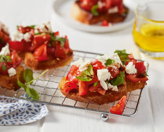 Bruschetta mit Tomaten und Feta