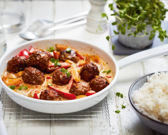 Hackbällchen in Paprika-Sahne-Sauce