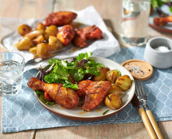 Gegrilltes Hähnchen mit Honig-Rosmarin-Kartoffeln