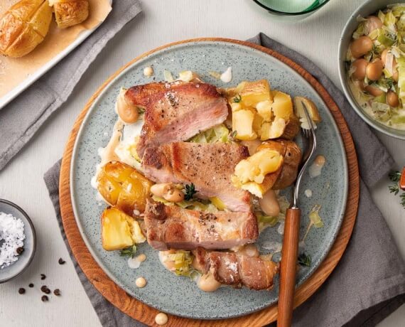 Schweine-Steak mit cremigen weißen Bohnen, Porree und knusprigen Minikartoffeln für 4 Personen von lidl-kochen.de