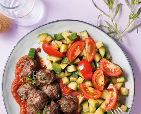 [Schnell &amp; einfach] Mini-Frikadellen an Sugo &amp; Salat | LIDL Kochen