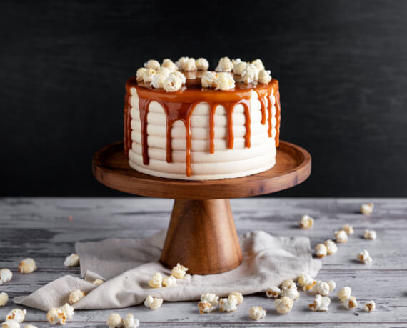 Karamelltorte mit Popcorn & Erdnussbutter