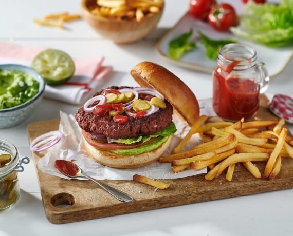 Veganer Burger mit Guacamole