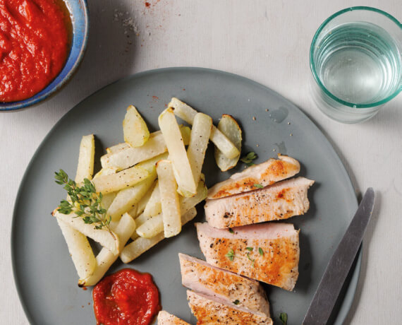 Putensteaks mit Kohlrabi-Pommes und selbst gemachtem Ketchup