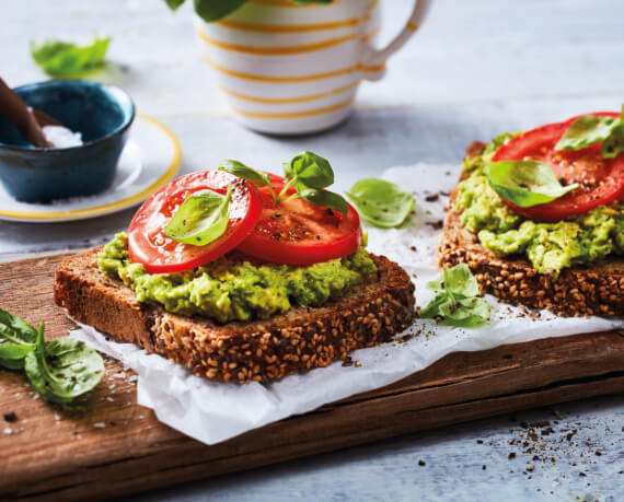 Avocadobrot mit Tomate