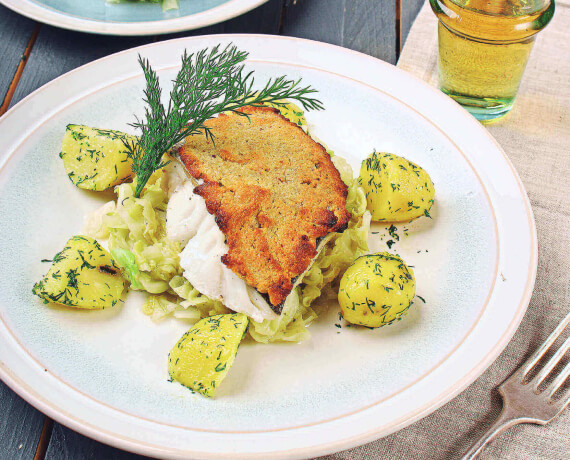 Kabeljau mit Senfkruste, Dill-Kartoffeln und Weißkohl