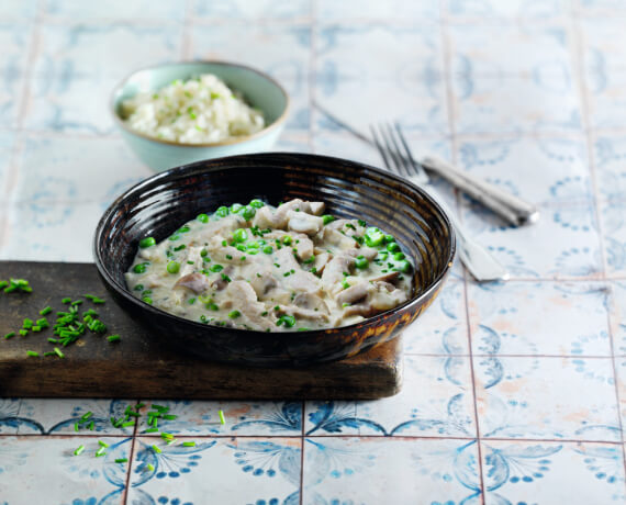 Putengeschnetzeltes mit Champignons und Schnittlauchreis