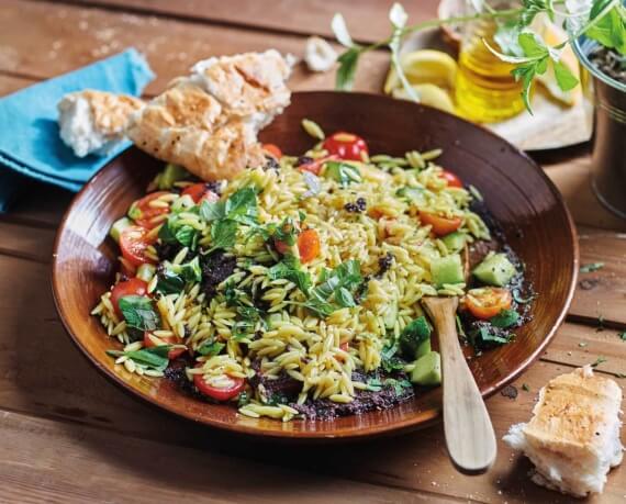 Kritharaki-Salat mit Olivenpaste