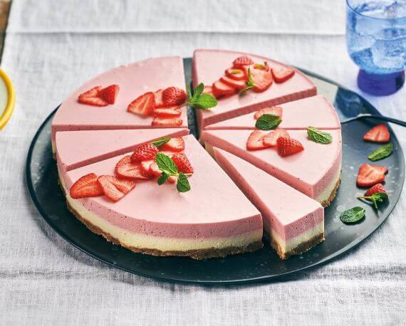 Erdbeerkuchen ohne Backen mit Keksboden