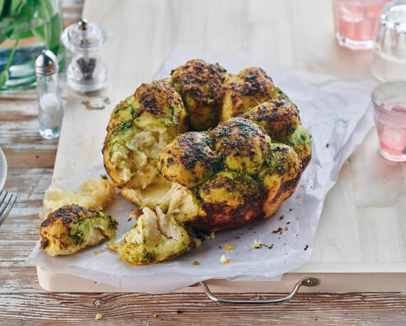 Monkeybread mit Bärlauchpesto