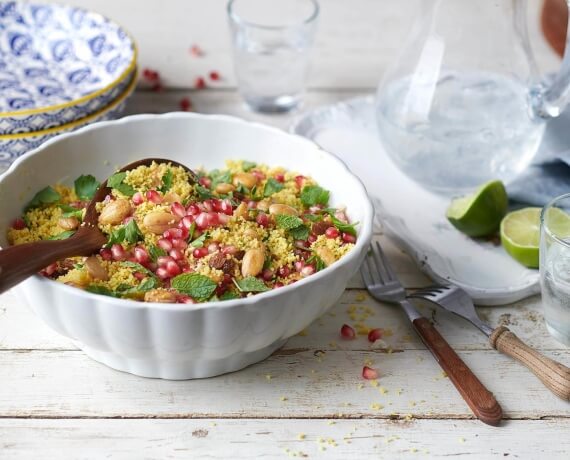 Orientalischer Couscous-Salat mit Mandeln und Granatapfel