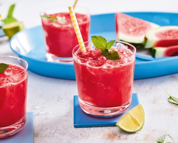 Wassermelonen-Cocktail mit Zitrusfrüchten und Ingwer