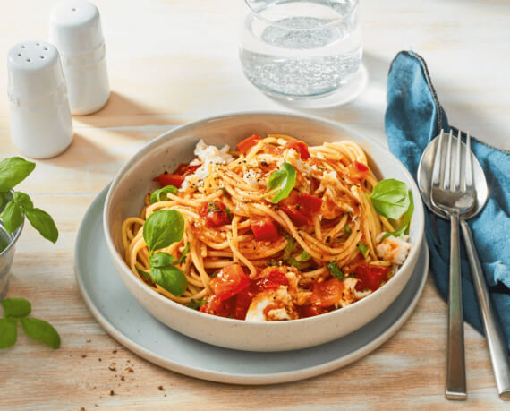 Sommerliche Spaghetti alla Caprese