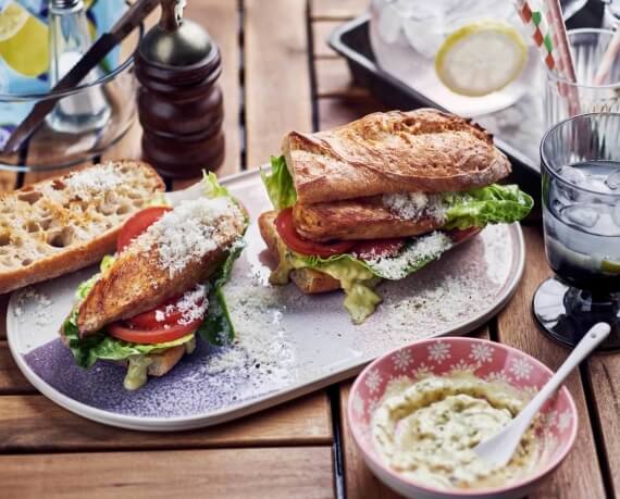 Chicken Sandwich mit Caesar Dressing