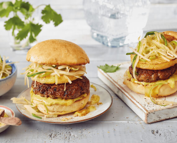 Asia-Burger mit Ananas und Currymayo