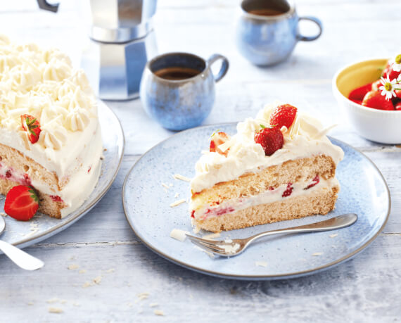 Weiße Schokotorte mit Erdbeeren