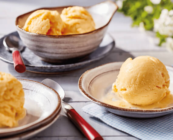 Mango-Buttermilch-Eis