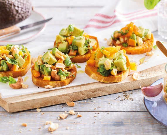 Süßkartoffeltoast mit Avocado-Salsa