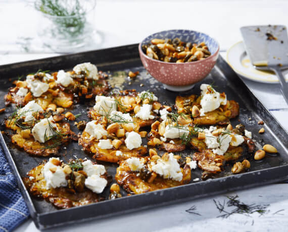 Smashed Potatoes mit Hirtenkäse und Mandeln