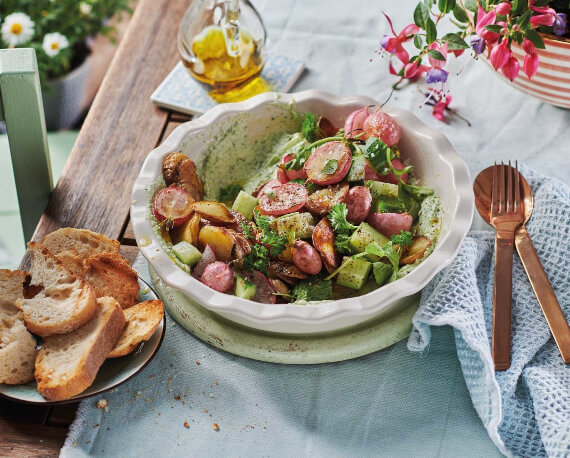 Kräuter-Kartoffelsalat mit gebackenen Radieschen