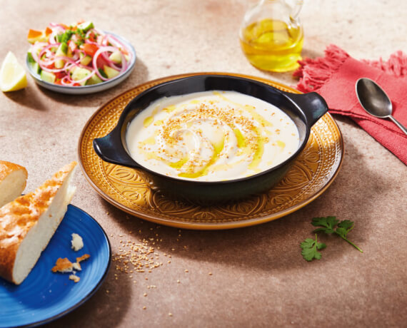 Hummus aus weißen Bohnen und Sesam