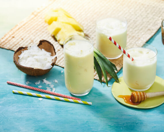 Ananas-Kokos-Smoothie mit Honig