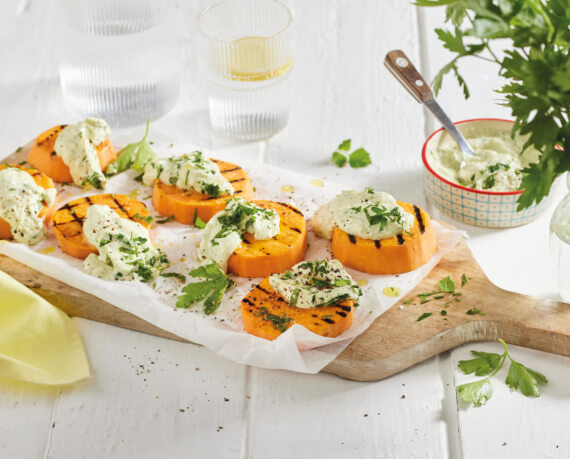 Gegrillte Süßkartoffel mit Avocado-Dip