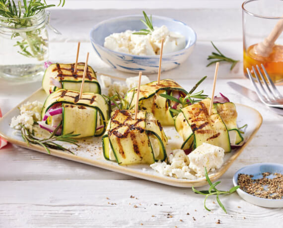 Gegrillte Zucchini-Feta-Päckchen