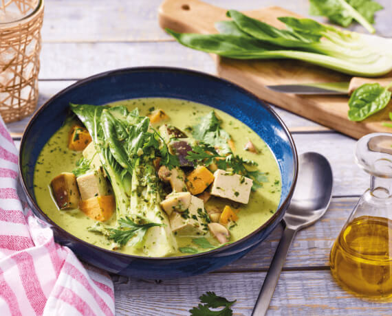 Veganes grünes Curry mit Tofu