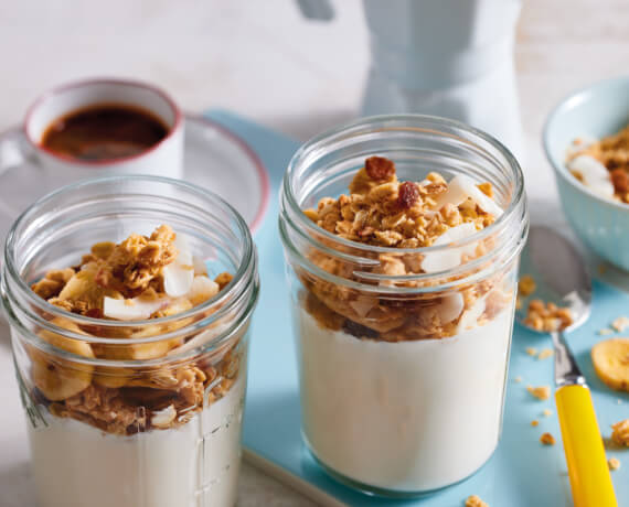 Früchte Knuspermüsli mit Joghurt