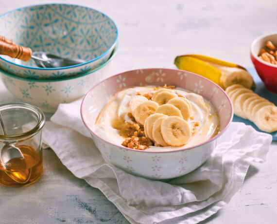 Skyr mit Banane und Walnüssen