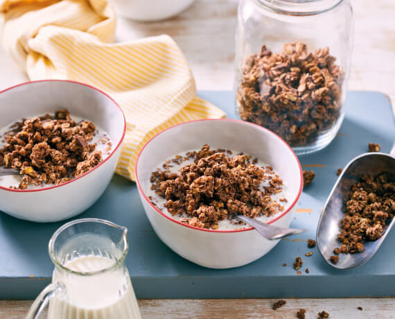 Schoko Knuspermüsli mit Milch