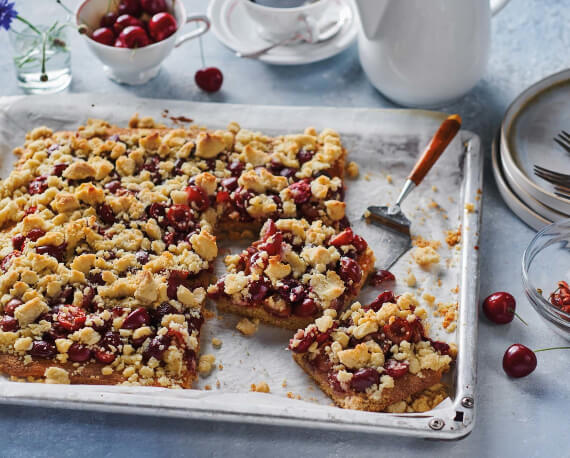 Kirsch-Streuselkuchen mit Vanillestreuseln