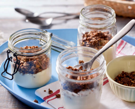 Schoko Knuspermüsli mit Sojajoghurt