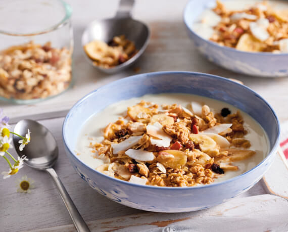 Früchte Knuspermüsli mit Sojajoghurt