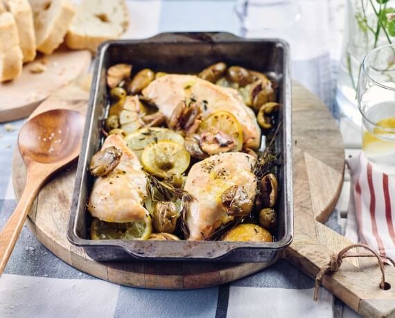 Mediterrane Hähnchenbrust aus dem Ofen mit Oliven