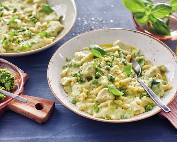 One Pot Pasta mit Hähnchen und Zucchini